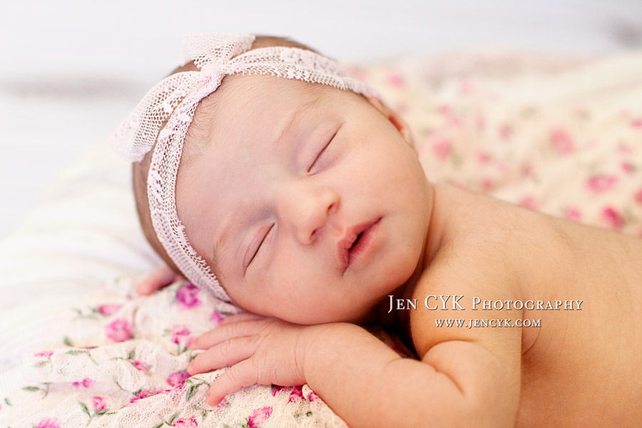 Amazing Newborn Poses (4)