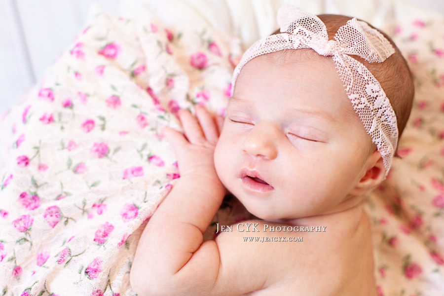 Amazing Newborn Poses (5)