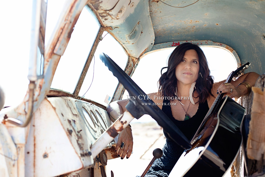 Salvation Mountain Girls Guitar (3)