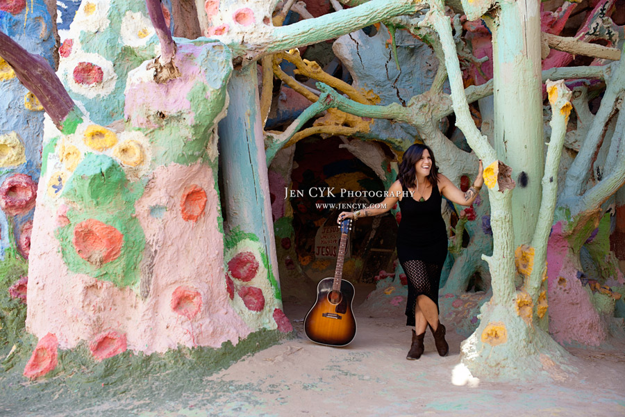 Salvation Mountain Girls Guitar (7)