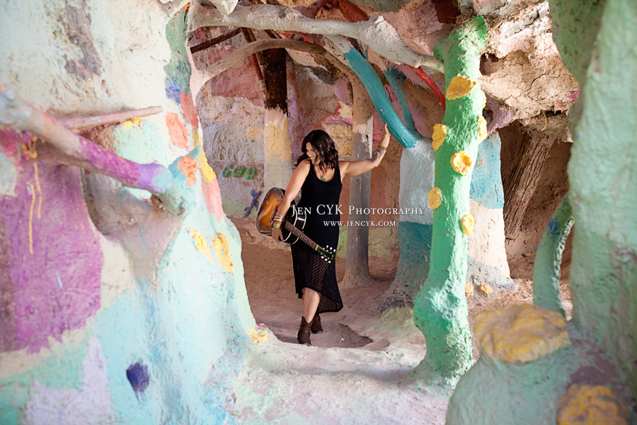 Salvation Mountain Girls Guitar (8)